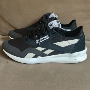 Reebok sneakers size 7